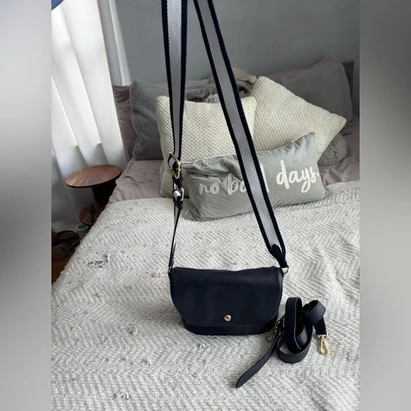 Talbots Navy Blue Crossbody with 2 straps - 9 1/2” x 7” - beautiful condition - Picture 3 of 9